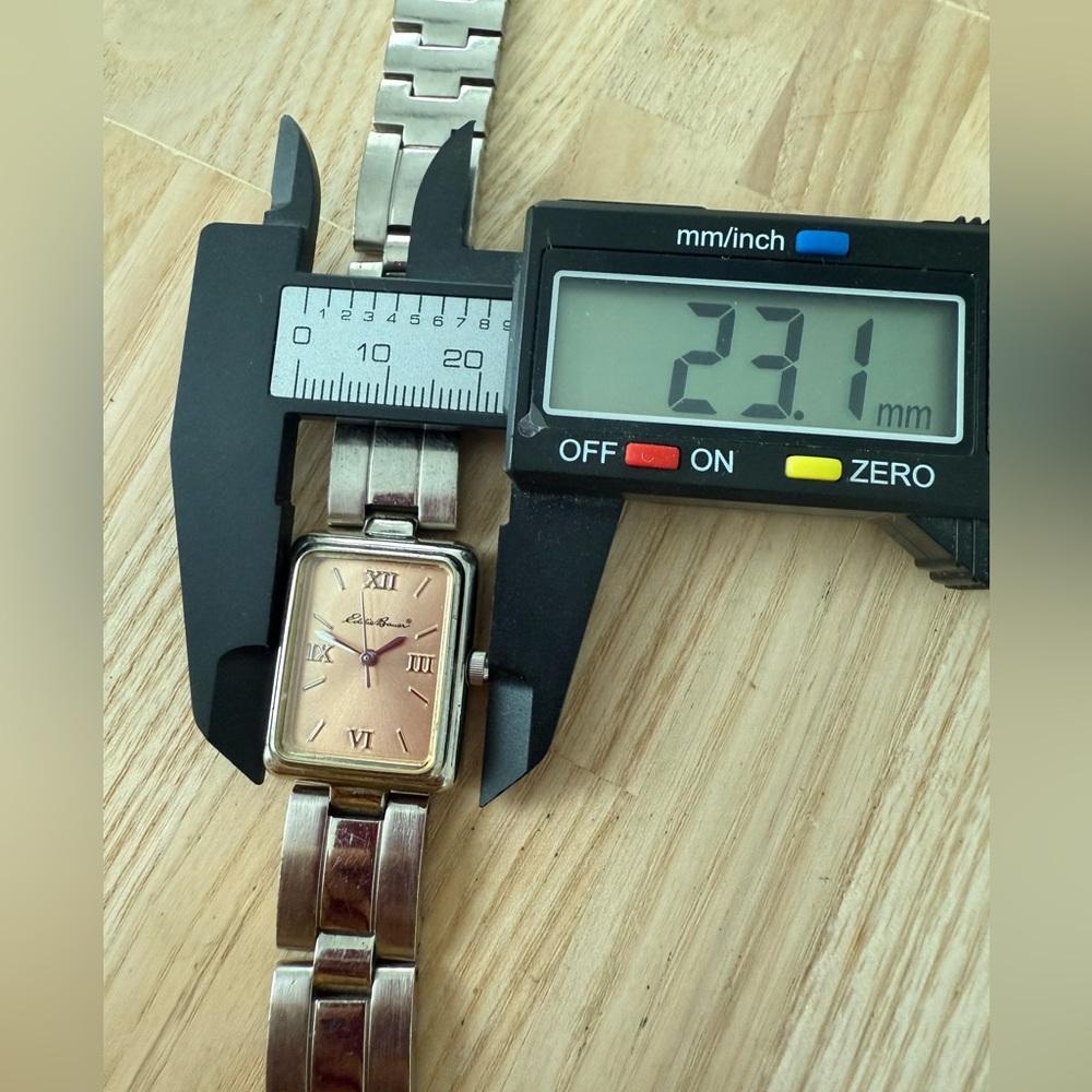 Eddie Bauer ladies tank style silver tone metal watch NEW BATTERY - Picture 11 of 11